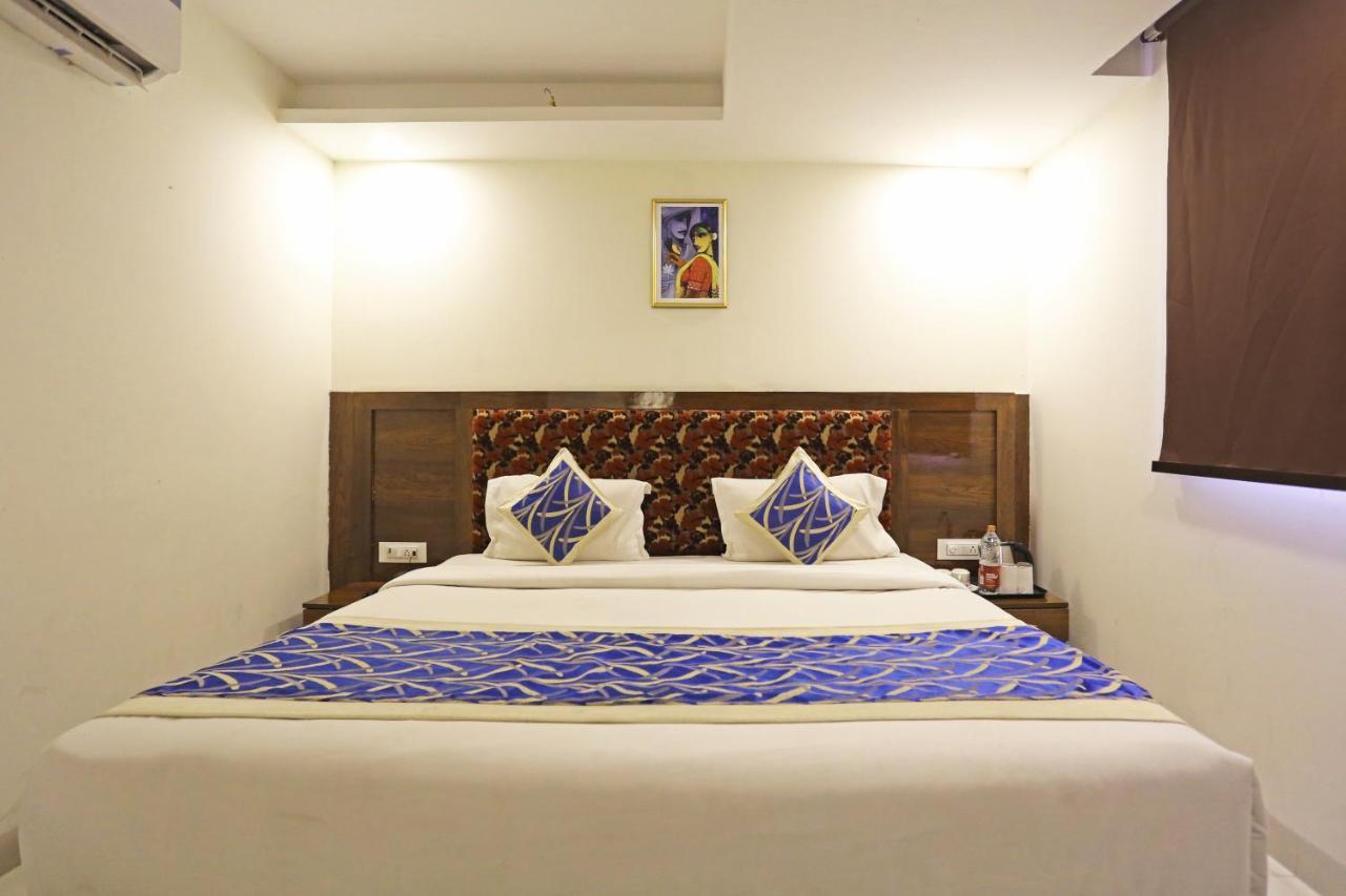 Hotel Emblem Suites- Near Delhi Airport 新德里 外观 照片