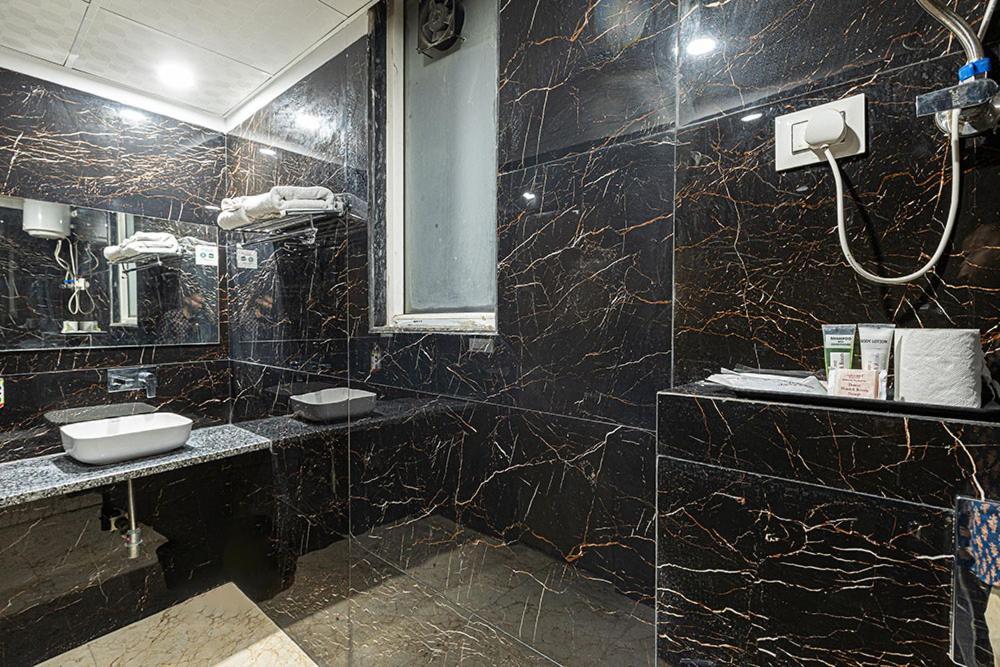 Hotel Emblem Suites- Near Delhi Airport 新德里 外观 照片