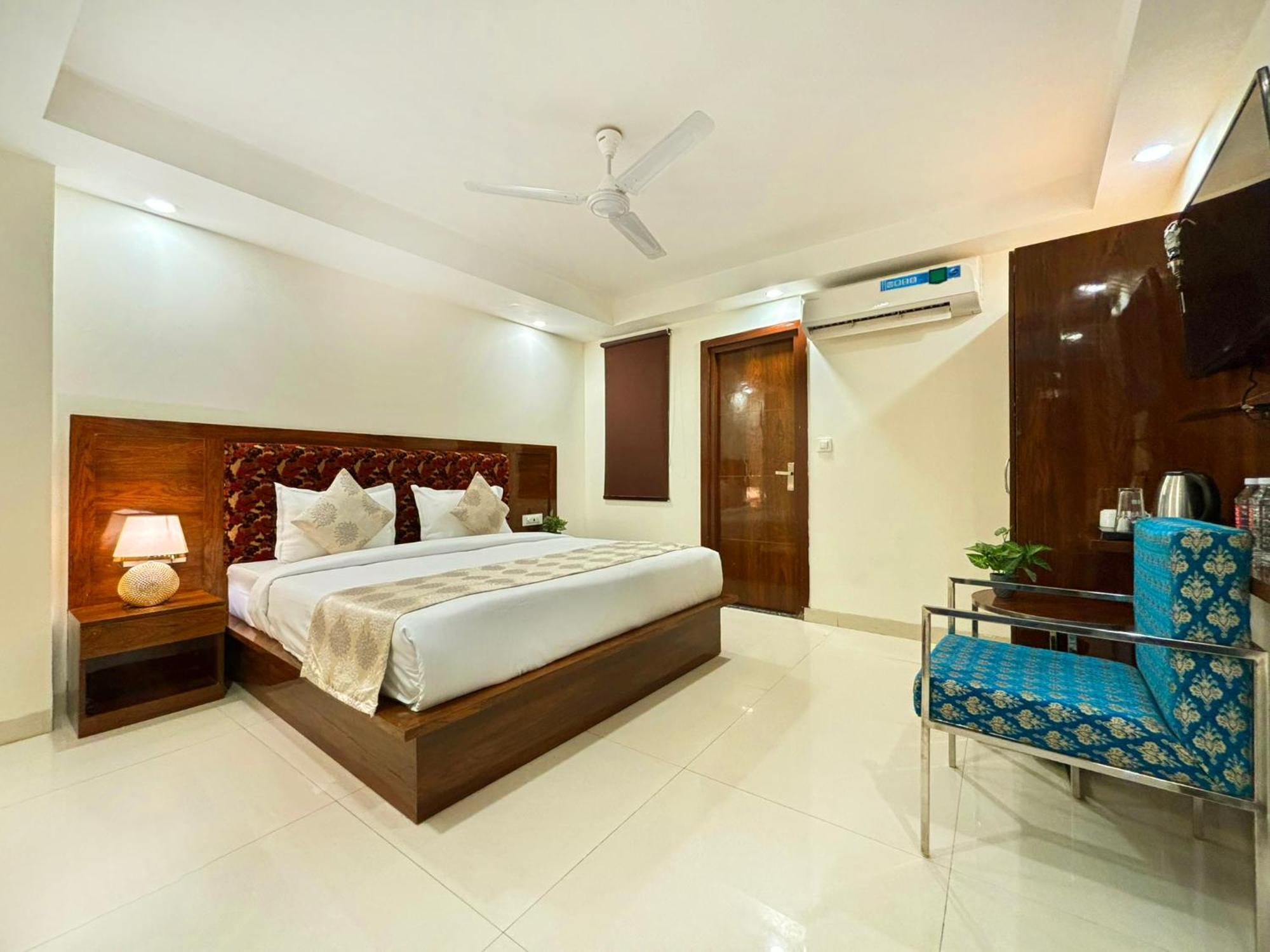 Hotel Emblem Suites- Near Delhi Airport 新德里 外观 照片