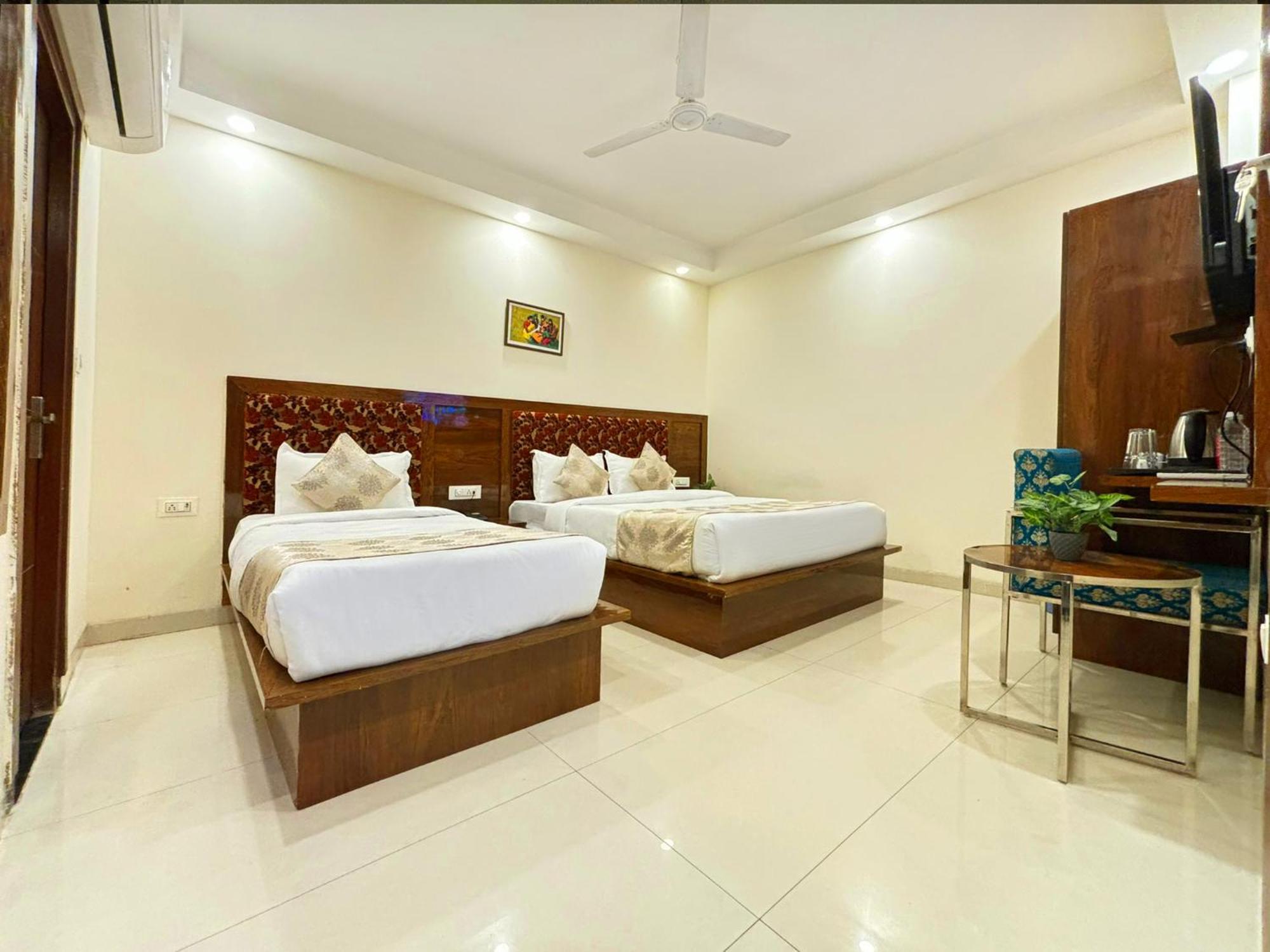 Hotel Emblem Suites- Near Delhi Airport 新德里 外观 照片