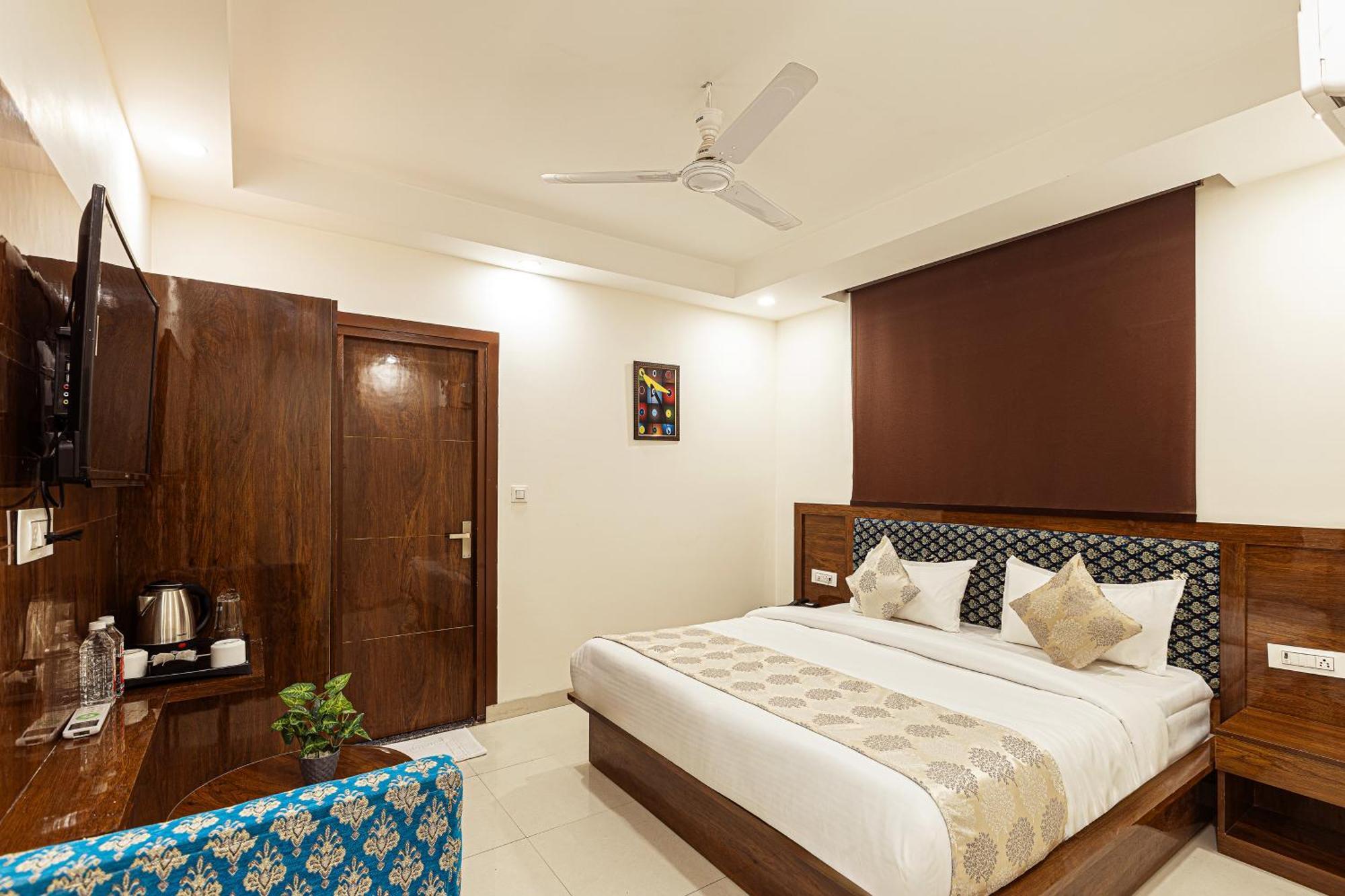 Hotel Emblem Suites- Near Delhi Airport 新德里 外观 照片