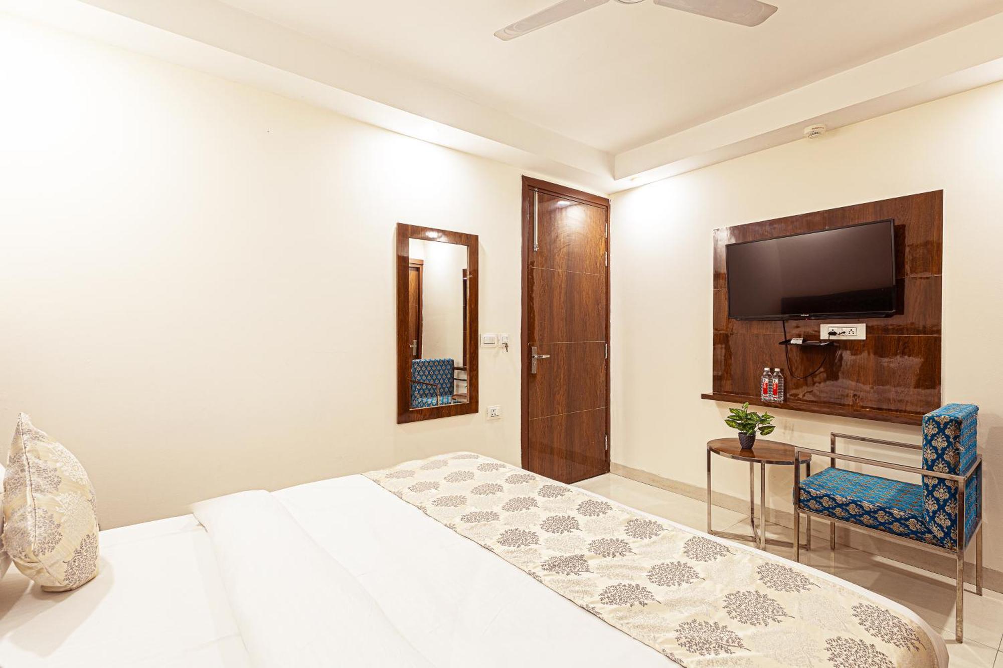 Hotel Emblem Suites- Near Delhi Airport 新德里 外观 照片