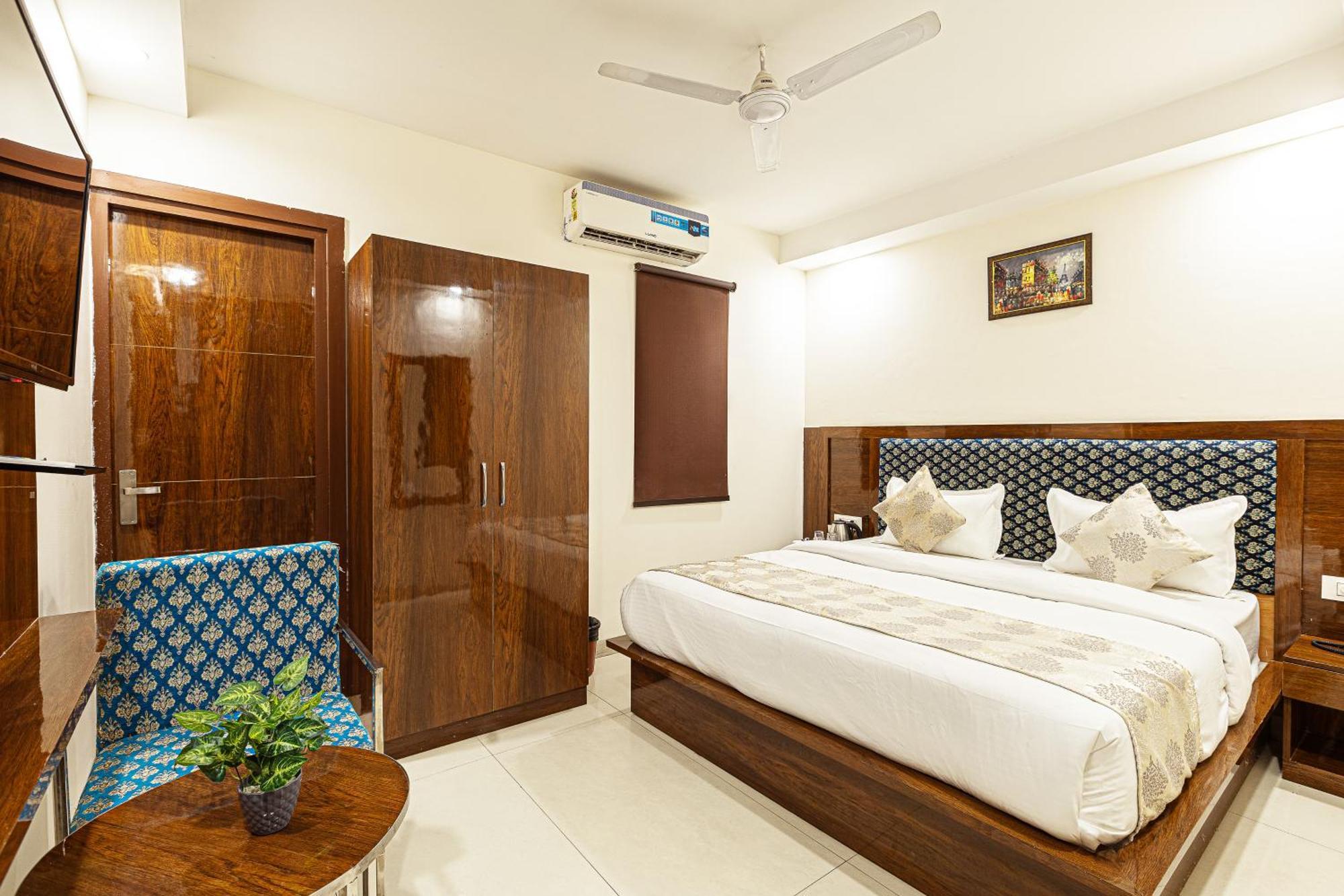 Hotel Emblem Suites- Near Delhi Airport 新德里 外观 照片